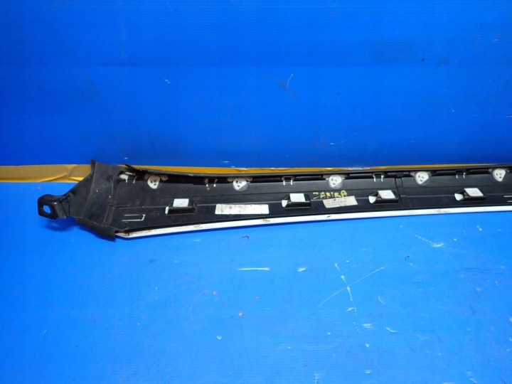 MOULURE MONTANTS DROITE AVANT OPEL ZAFIRA C 342053287