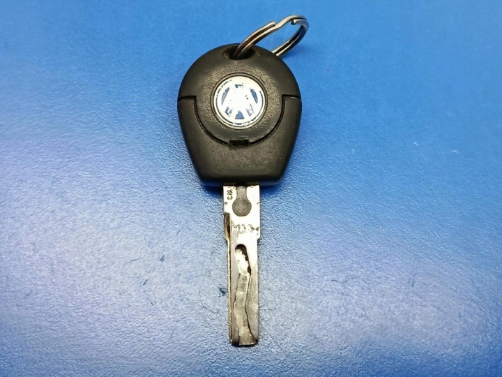 VOLKSWAGEN FOX II LIFT 1.2 6V CONTACTEUR D'ALLUMAGE 4B0905851N CLÉ PETLA IMMO