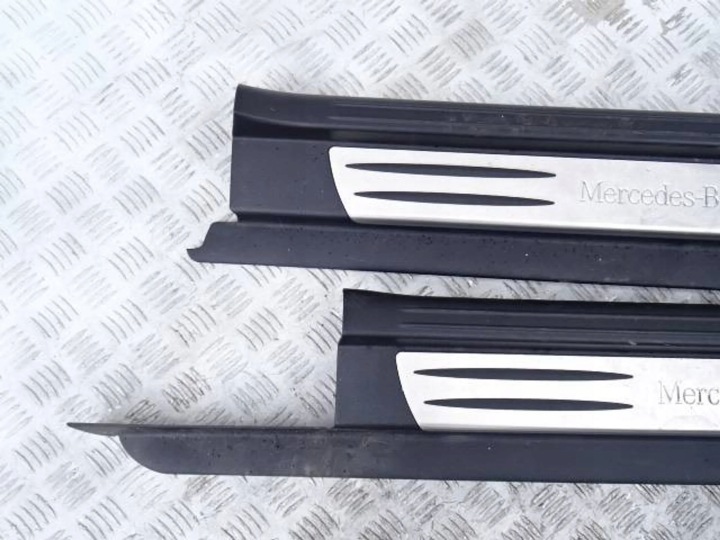 MOULURE SUR SEUIL JEU MERCEDES SLK R171