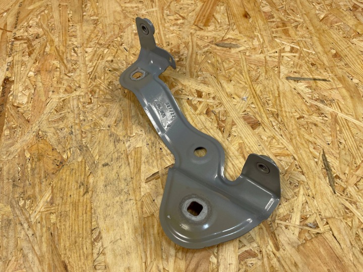 FIXATION SUPPORT POIGNÉE GARDE-BOUE AVANT GAUCHE BMW 4 G26 7486805