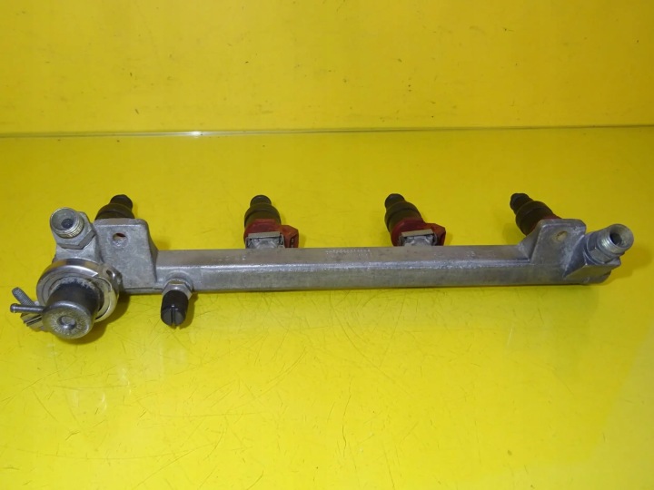 MOULURE INJECTION INJECTEUR OPEL ASTRA II G 2.0B 90501588 90411551 NR58