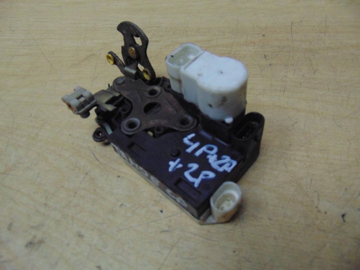 SERRURE GAUCHE AVANT CHEVROLET TAHOE 4/2 BROCHES EUROPE 16639869