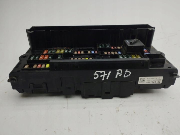 BMW 7 F01 F02 F03 F04 2009 BOÎTES FUSIBLES
