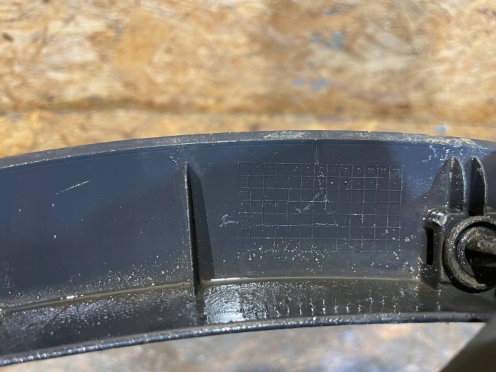 TESLA MODÈLE Y 20- MOULURE REVÊTEMENT SUR AILE GAUCHE AVANT AVANT