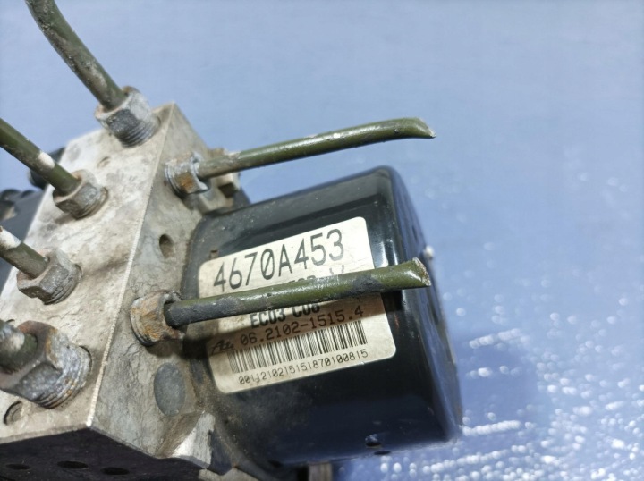 MITSUBISHI OUTLANDER II LIFT 2.0 DI-D 140 KM POMPE ABS 4670A453