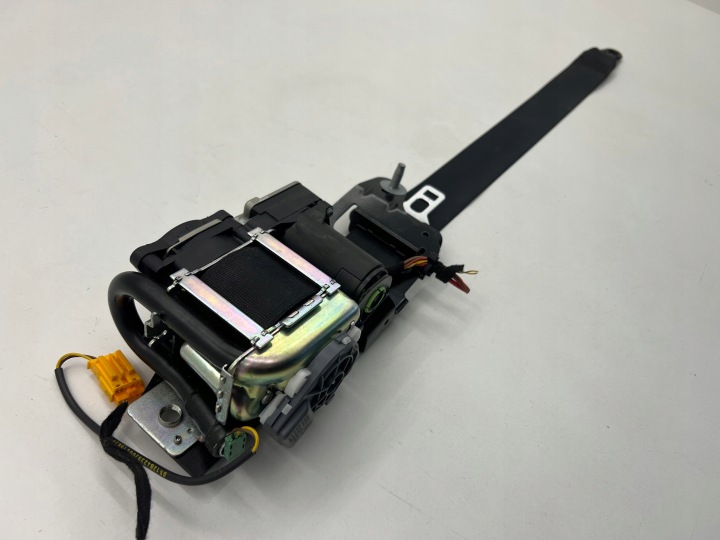 CEINTURE DE SÉCURITÉ DROIT AVANT MERCEDES C-KLASA W205 LIFT COUPÉ