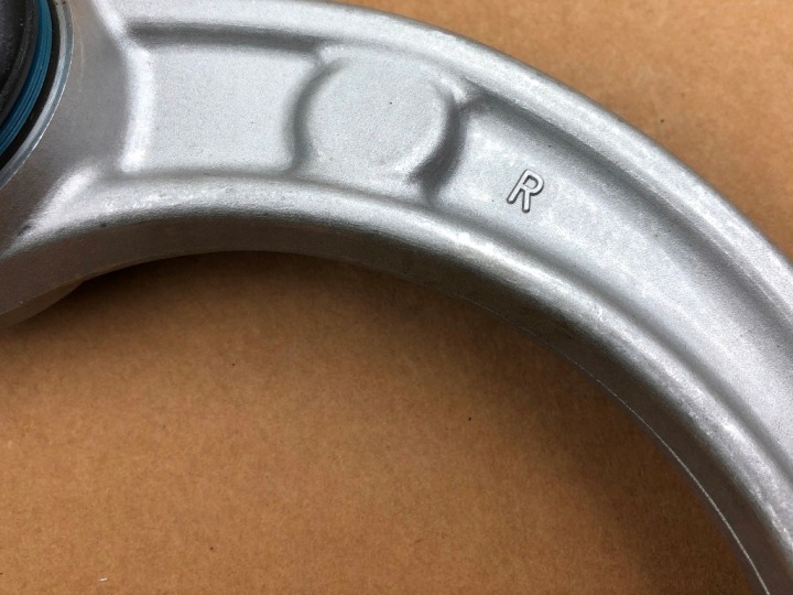BRAS DE SUSPENSION 2513300807 AXE AVANT DROITE M14X1,5MM VERS MERCEDES R W251 V251 ML W164