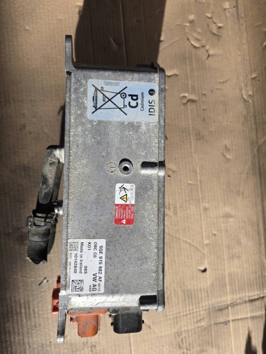CHARGEUR HYBRYDY BATTERIE 5QE915682AF VW AUDI