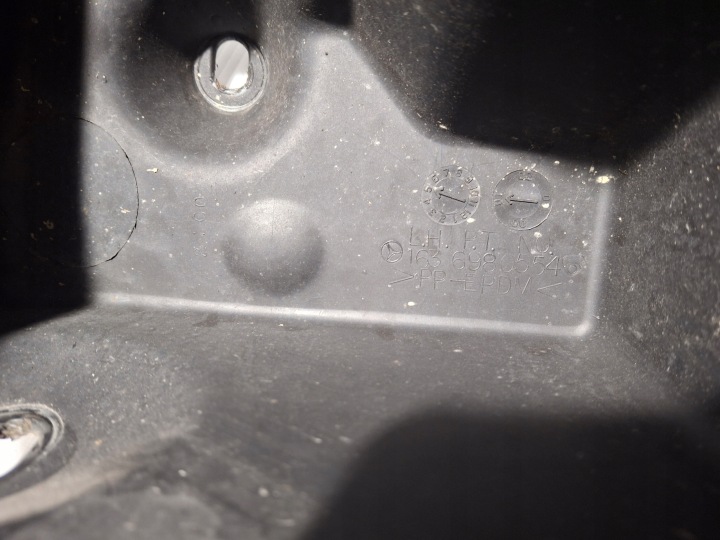 MERCEDES W163 ML PROTECTION POKRYWU SEUIL GAUCHE 1636980554