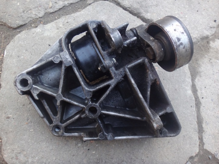 POIGNÉE FIXATION POMPES CLIMATISATION BMW E46 318 320 D 136 KM