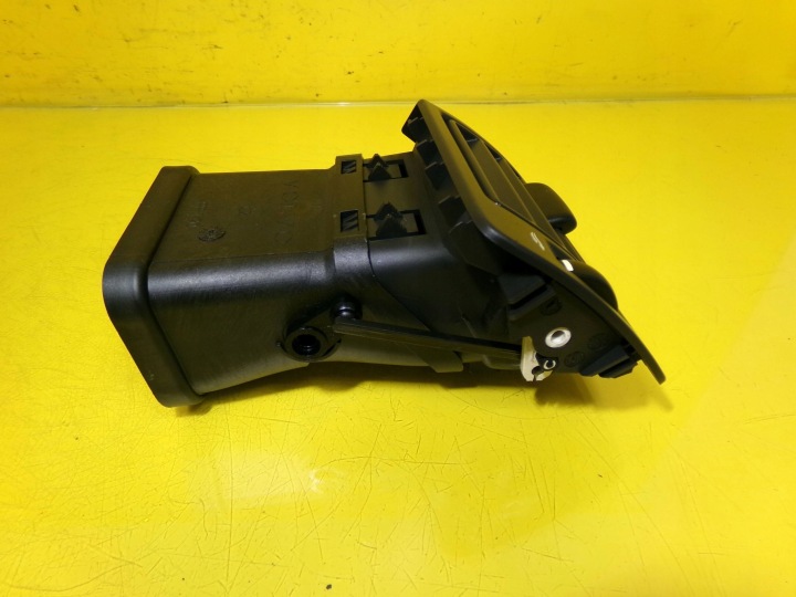 LATÉRALE GRILLE CONDUIT D'AIR GAUCHE VOLVO V50 Y01103 NR1389