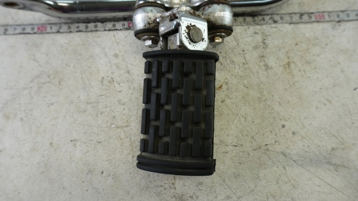 L68 YAMAHA VIRAGO XV 700 1000 SET PODNOZEK FIXATION DROIT