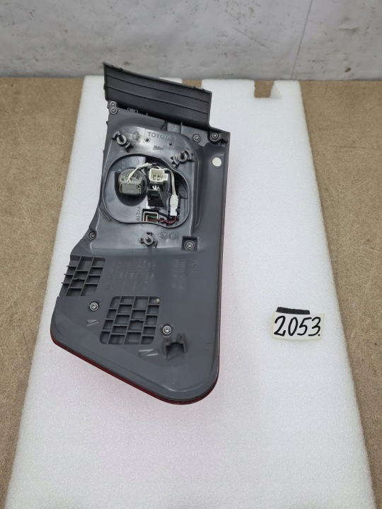 TOYOTA AVENSIS T27 BERLINE 81560-05280 PHARE GAUCHE GAUCHE ARRIÈRE ARRIÈRE LED LIFT