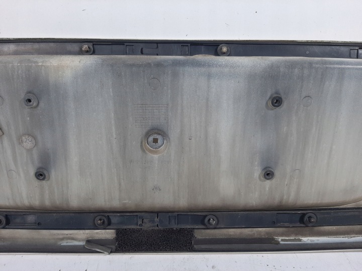 MERCEDES ESSENCE E200CDI W211 02R CACHE COUVERCLES DE COFFRE ARRIÈRE CODE C623 2117500037