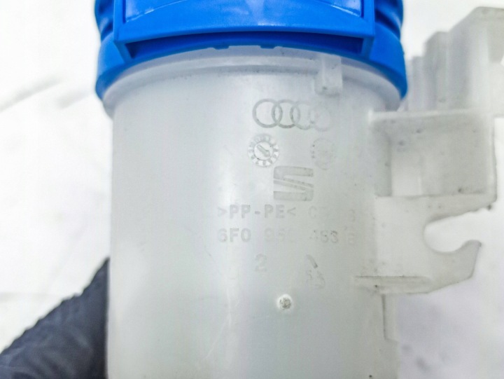 AUDI A1 2024 TUYAU GOULOTTE DE REMPLISSAGE LIQUIDE VERS LAVE-GLACES VITRE