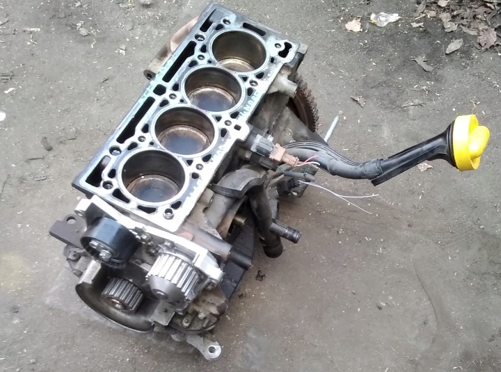 RENAULT MEGANE III 1.6 16V BLOC ARBRE PISTONS BAS MOTEUR K4MR858