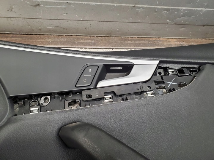 AUDI A4 S4 B9 2017 AVANT CÔTÉ DROITE CARDAN BRODERIE PORTES AVANT