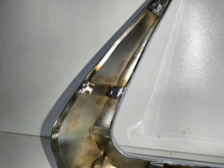MOULURE CALANDRE CHROME LEXUS UX 18-