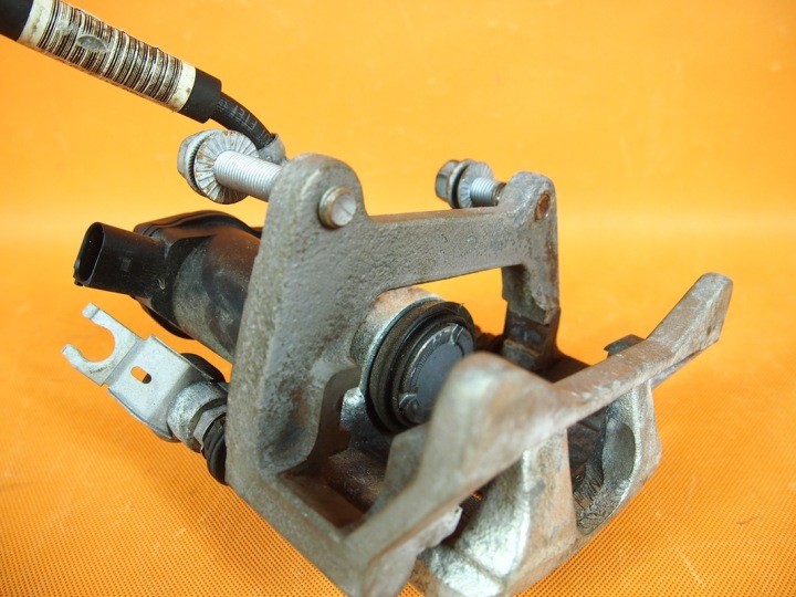 AUDI A7 4G ÉTRIER DE FREIN DE FREIN ARRIÈRE PETIT MOTEUR 330MM LH