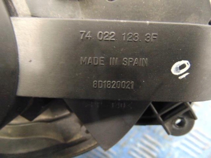 VOLKSWAGEN PASSAT B5 VENTILATEUR CONDUITES D'AIR 8D1820021