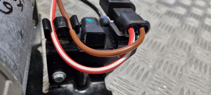 BMW OE 6894450 G26 I4 COMPRESSEUR SUSPENSIONS PNEUMATIQUE ARRIÈRE ARRIÈRE