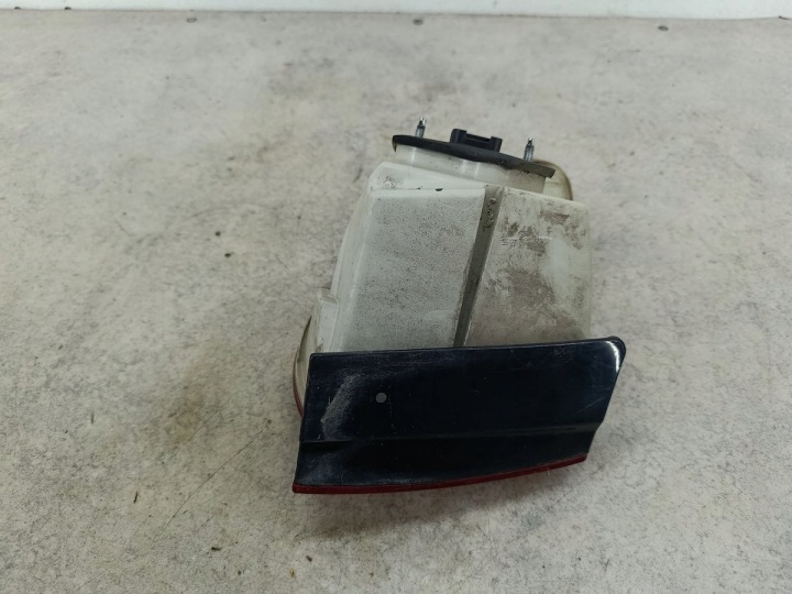 PHARE ARRIÈRE DROITE VW JETTA V 1K5945096G 983132 HELLA BERLINE