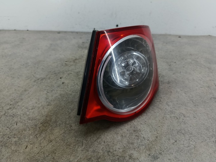 PHARE ARRIÈRE DROITE VW JETTA V 1K5945096G 983132 HELLA BERLINE