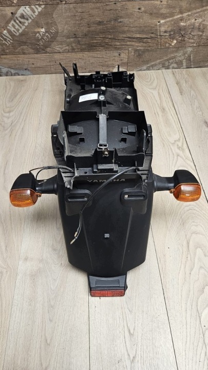 PASSAGE DE ROUE ARRIÈRE AILE CLIGNOTANTS YAMAHA FZS 1000 FAZER RN06