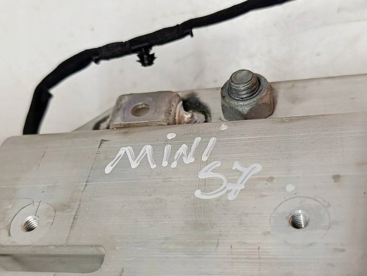 MINI COOPER AVEC F57 CABRIO 18-21 APPUI-TÊTE PYROTECHNIQUE CAOUTCHOUCS CHÂSSIS 7402887