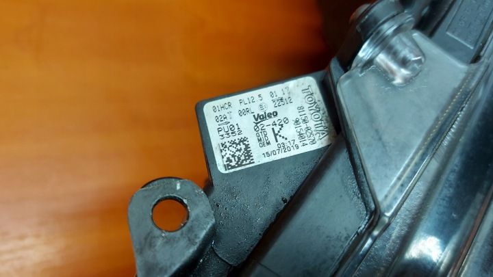 PROJECTEUR PHARE GAUCHE GAUCHE AVANT TOYOTA COROLLA E21 UNIVERSEL HAYON 19-