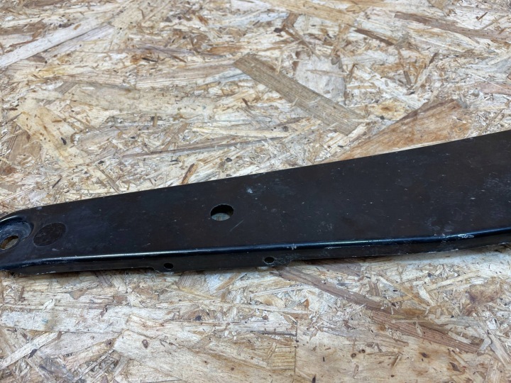 FIXATION SUPPORT PHARES COURROIE AVANT GAUCHE VW PASSAT B8 3G0806929 2014-