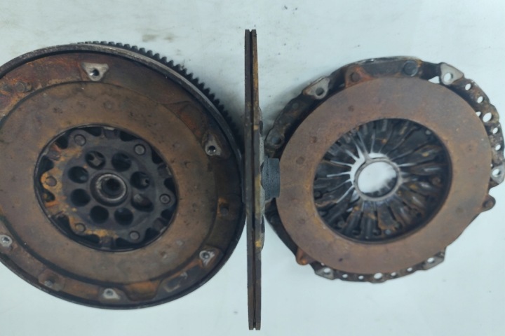 ENSEMBLE ADHÉRENCE BMW 3 (E90) 763727901 3.0L DIESEL 170KW 2008