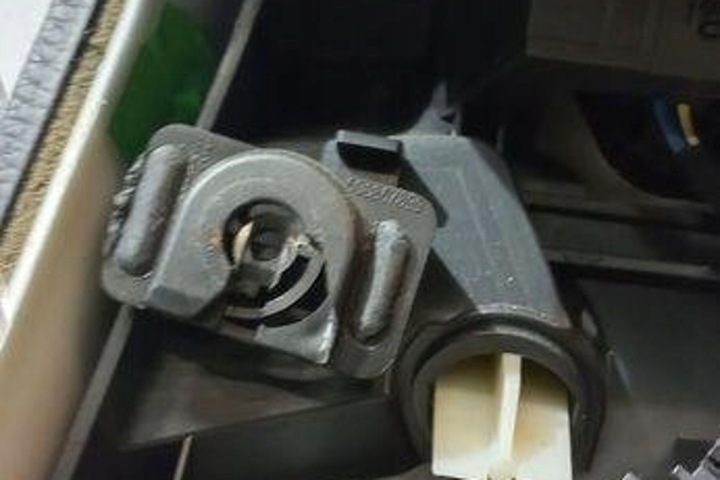 COLLECTEUR ARRIÈRE GAUCHES PORTES VW PASSAT B6 (3C2) 3C5867211 1.98L DIESEL 120KW
