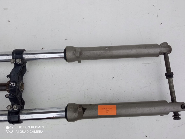 YAMAHA FZ 750 2MG BIELLETTES FOURCHETTE ÉTAGÈRE