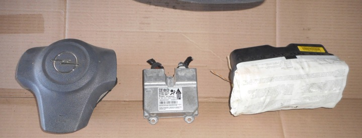OPEL CORSA D TABLEAU DE BORD CONSOLE COUSSINS 13235770 13262360 13162361