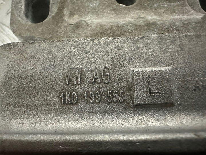 AUDI A3 8P LIFT 1.4 TFSI CAX POIGNÉE MOTEUR 1K0199555L