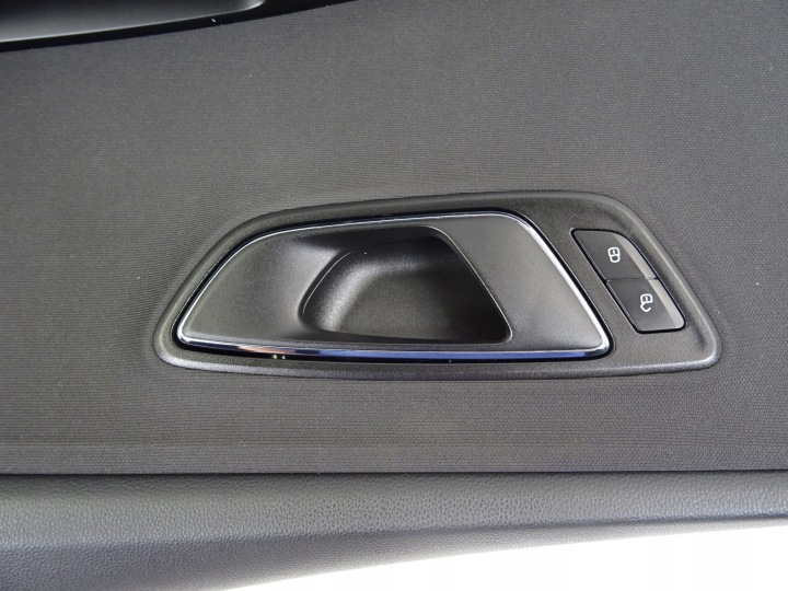 5F4867132 SEAT LEON III COLLECTEUR PORTES DROIT AVANT BOUTONS PANNEAU UK