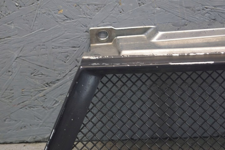 MITSUBISHI L200 GRILLE CALANDRE DROITE (G330)