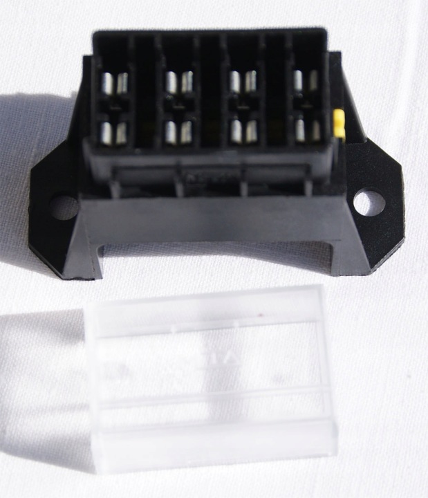 BOÎTE FUSIBLES 8JD 005 993-072 HELLA