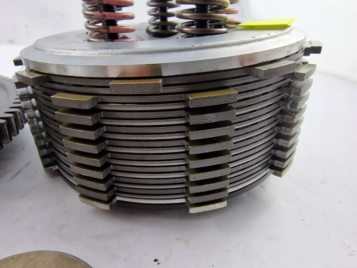 CORBEILLE EMBRAYAGE SUZUKI BANDIT 1200 00-05R