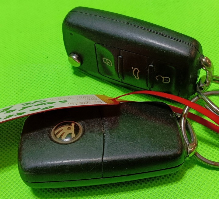 KIT DE DÉMARRAGE 2XKLUCZYK VERROU PETLA BOUTON SKODA SUPERB II