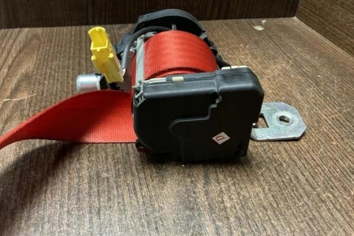 CEINTURE DE SÉCURITÉ AVANT GAUCHE IVECO DAILY IV FLATBED 33004574 2.29L