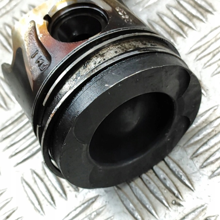 MERCEDES-BENZ C W204 2012 PISTON