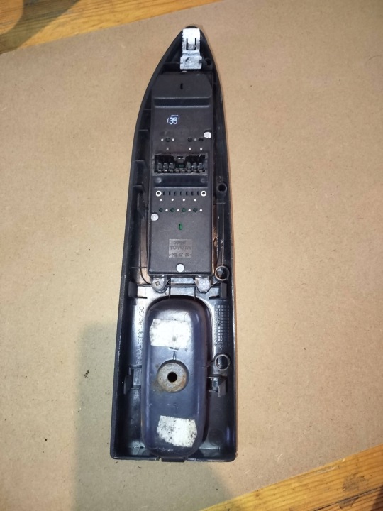 COMMUTATEUR PANNEAU VITRE TOYOTA AVENSIS T220 7423205090 NR462