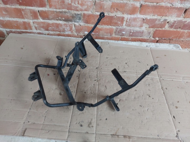 YAMAHA XJ 900 31A 4BB 58L FIXATION CARÉNAGE CHÂSSIS POIGNÉE