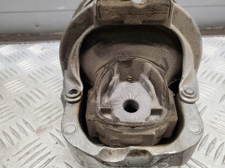 AVANT COUSSIN MOTEUR AUDI Q5 (8R) 4M0199372FG 3.0L GASOLINE 2019