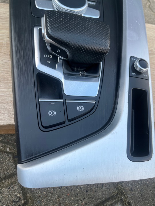 AUDI A5 PANNEAU CENTRAL 8W1864261C