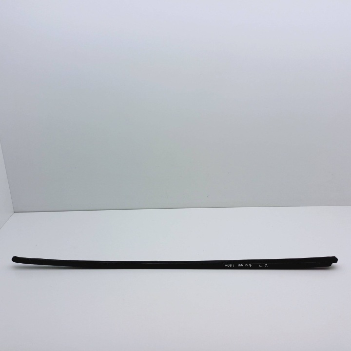 MOULURE PARE-BRISE GAUCHE AVANT AUDI A4 B7 8E0854327E NR335