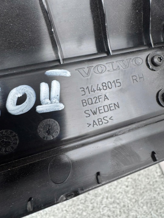 MOULURE SEUIL DROIT AVANT VOLVO XC60 II 2017-2024 31448015