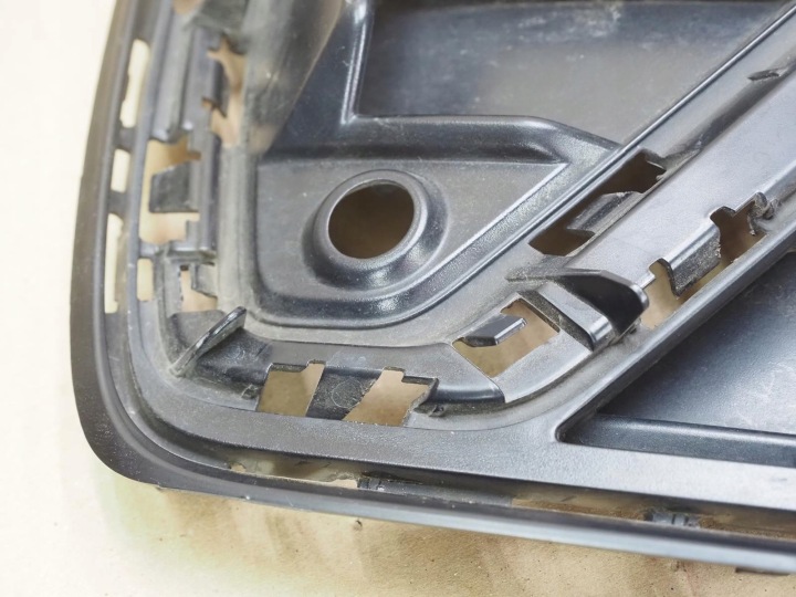 GRILLE PARE-CHOCS GAUCHE AVANT AUDI Q3 83A807681D